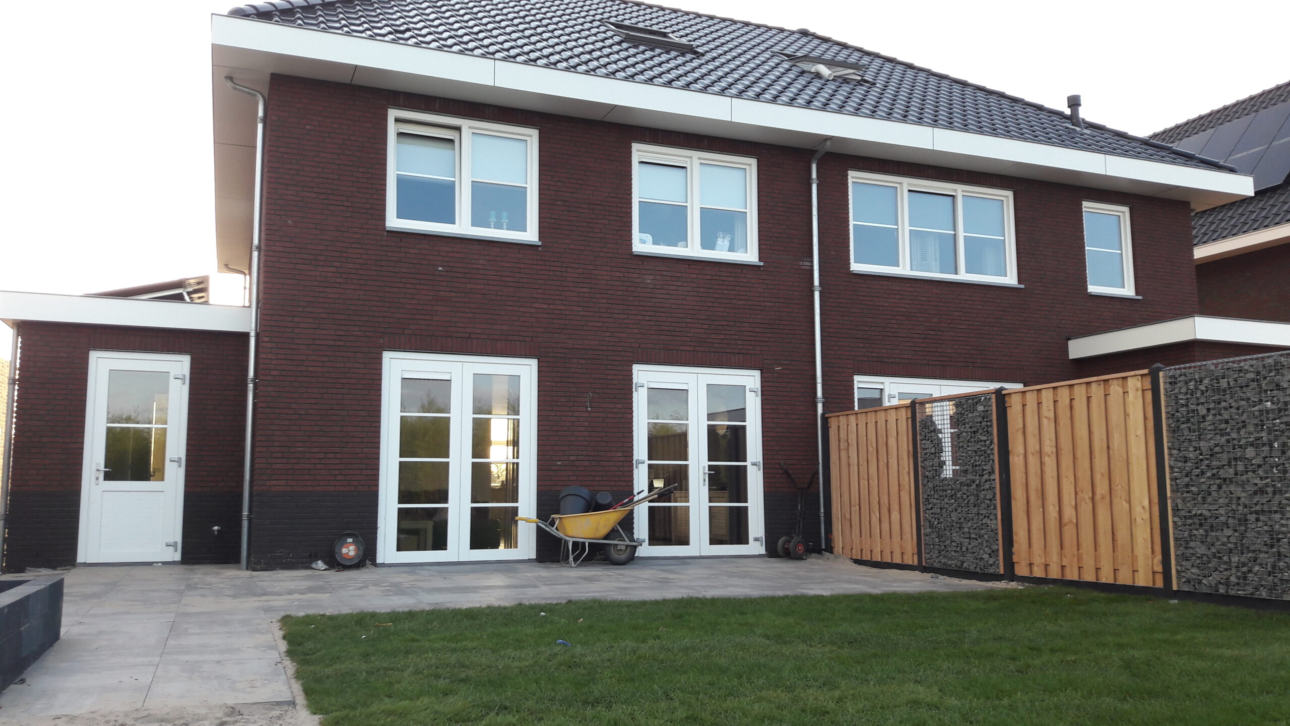 aanbouw naast huis